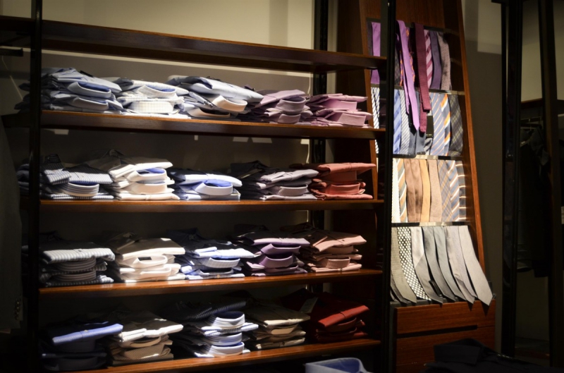 ecommerce-LA TURBIE-min_shirts_exhibition_shop_shopping_shelf_buy_business_clothing-940715